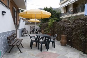 large-1476630644-marika house 37